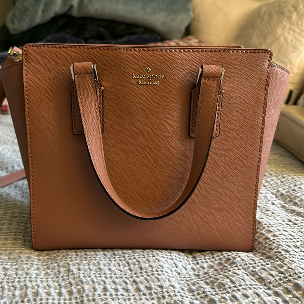 Medoum sized bag with shoulder strap